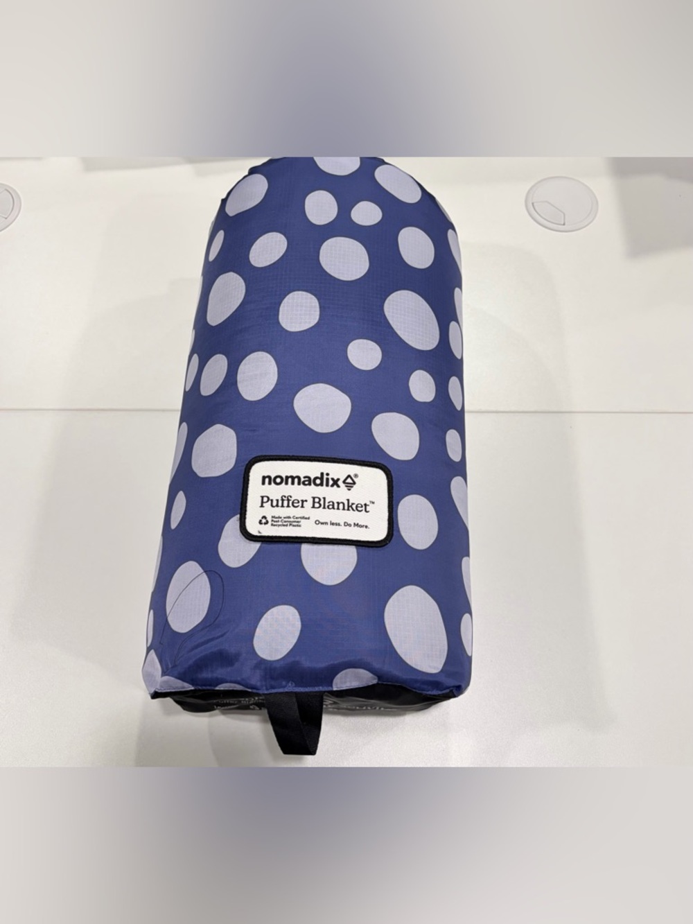 Nomadix Puffer Packable Throw Blanket 55x74” Stuff Sack Blue White Pattern NWT